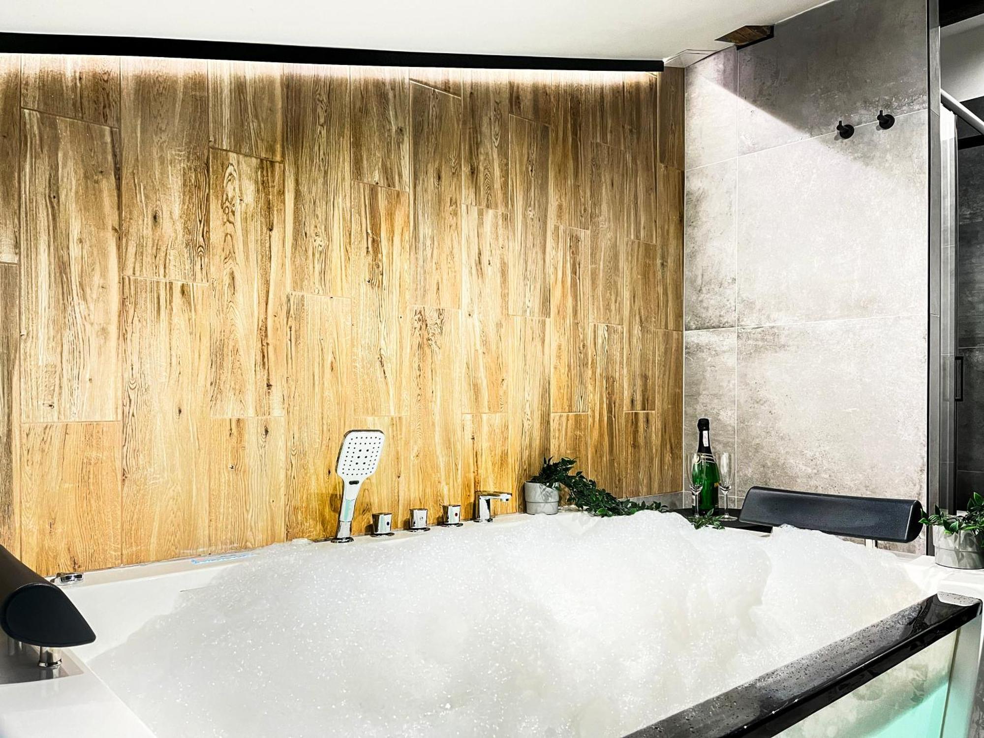 Premium Jacuzzi, Old Town Cracow * Krakau