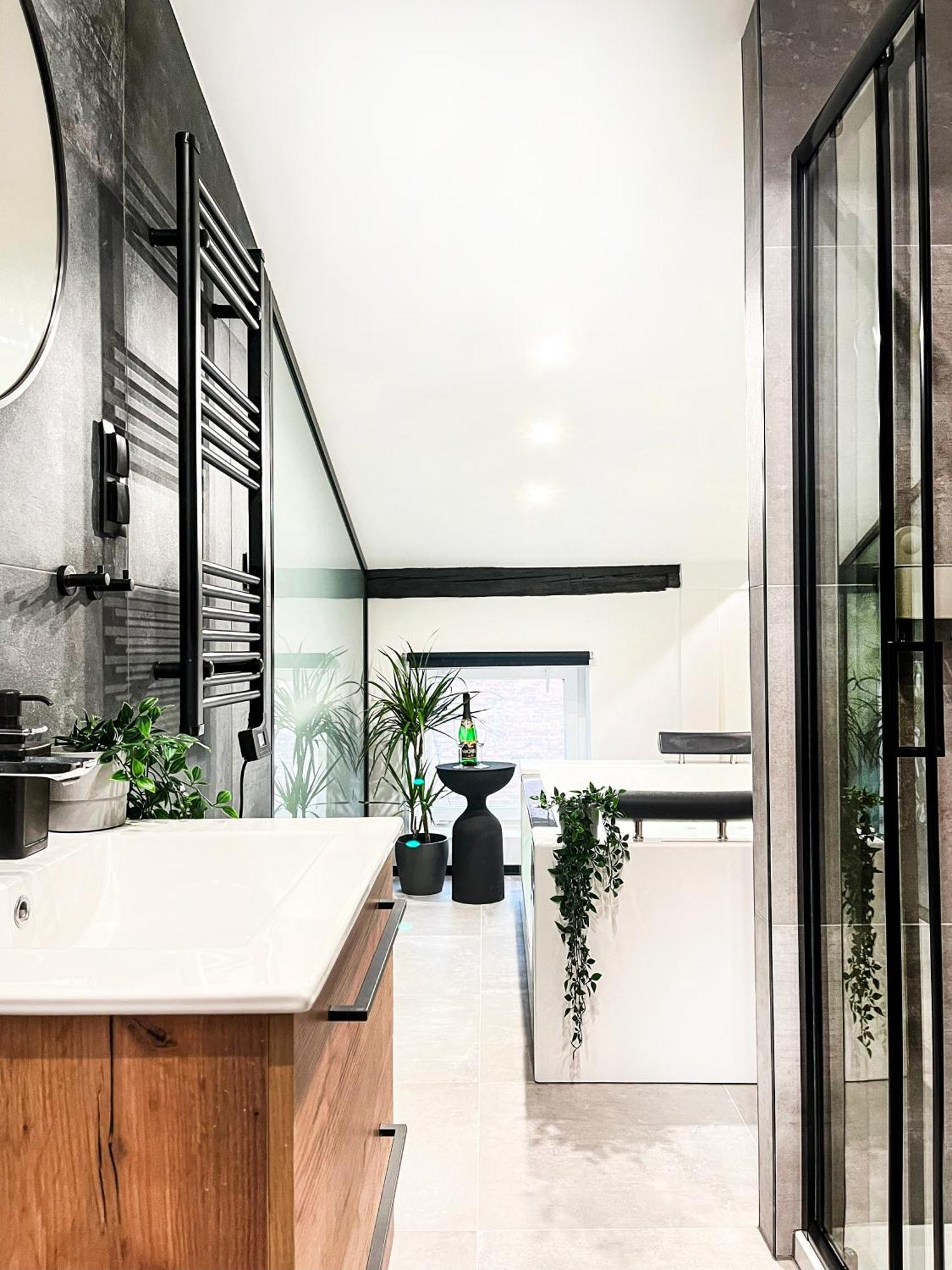 Premium Jacuzzi, Old Town Cracow Apartment Krakau