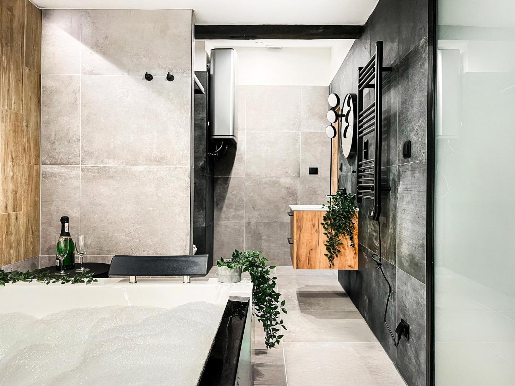 Premium Jacuzzi, Old Town Cracow *
